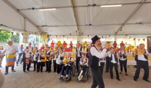 orchestra di cartone a OPSA in Prato 2024