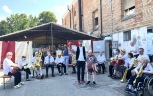 orchestra di cartone